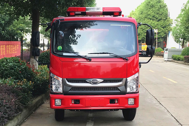 ����С��2.5��ˮ������܇(ch��)�DƬ����(sh��)�c����(b��o)�r(ji��)